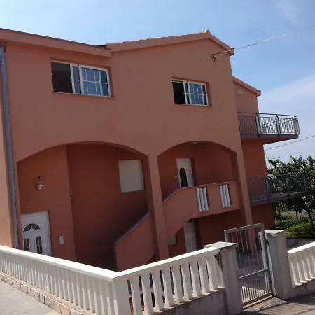 Lucija Apartman Zára